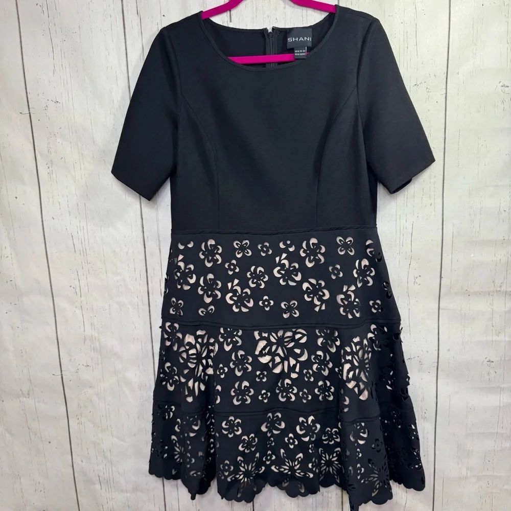 Shani Black Laser Cut Floral Dress Fit & Flare Cocktail Party Size 12 Elegant